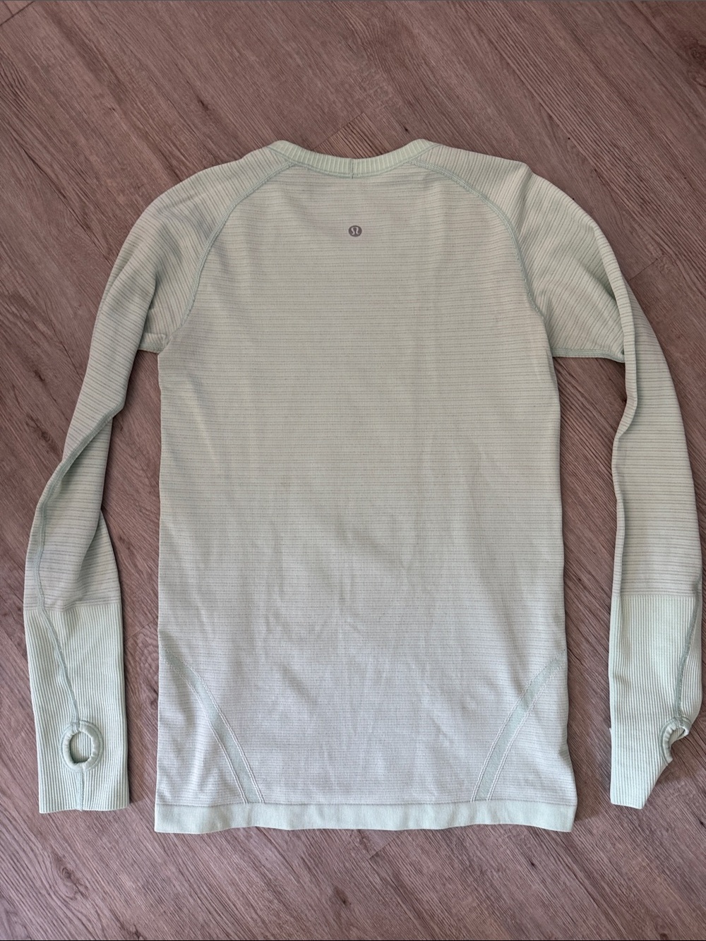 lululemon athletica womens 8 Light Mint Long-Sleeve Base Layer